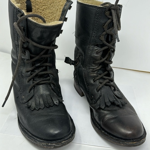 UGG Lyric Lace Up Leather Boots black size 7 These boots have a hard sole - Picture 2 of 15